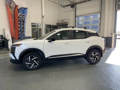 New 2026 Nissan Kicks SV w/ SV Premium Package FWD image 5