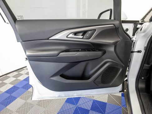 Used 2025 Chevrolet Equinox EV LT w/ Comfort Package FWD image 12