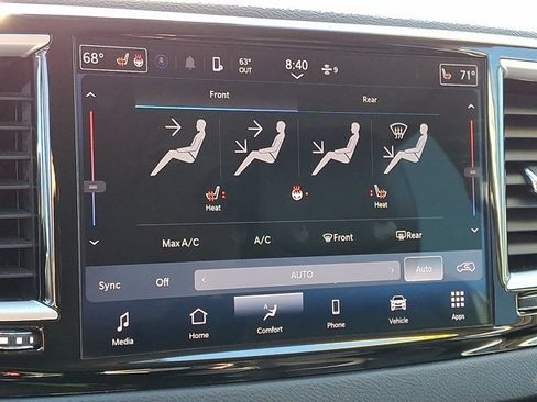 Used 2023 Chrysler Pacifica Touring-L FWD image 18