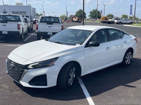 Used 2025 Nissan Altima 2.5 S FWD image 7