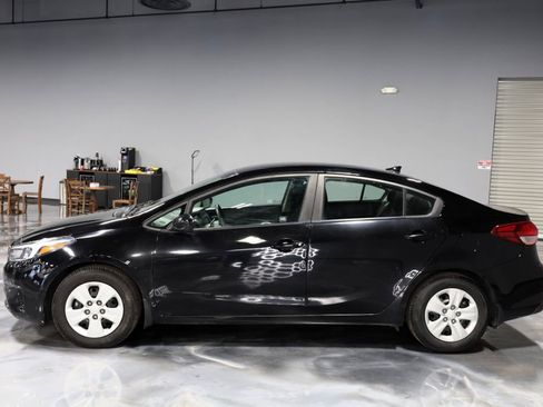 Used 2018 Kia Forte LX FWD image 4
