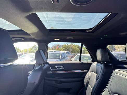 Used 2018 Ford Explorer Platinum AWD/4WD image 14