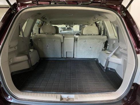 Used 2012 Toyota Highlander FWD w/ Tech Pkg image 14