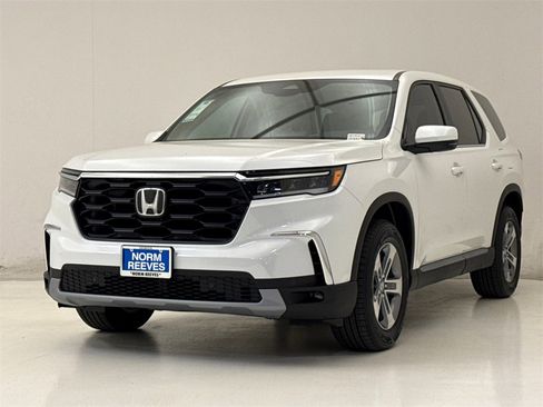 New 2025 Honda Pilot EX-L image 2