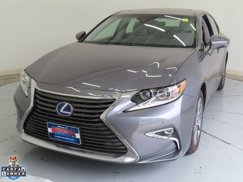 Used 2018 Lexus ES 300h w/ Luxury Package FWD image 8