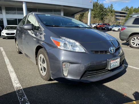 Used 2014 Toyota Prius Two image 4
