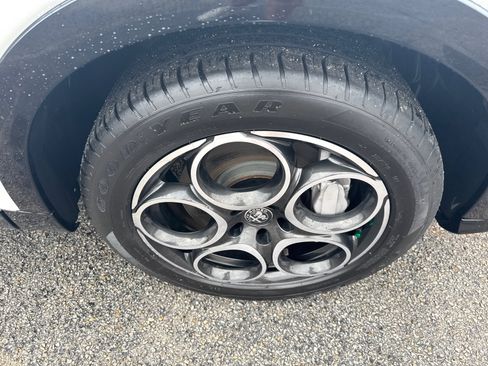 Used 2025 Alfa Romeo Tonale image 12