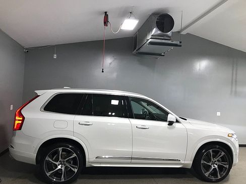 Used 2016 Volvo XC90 T6 Inscription w/ Vision Package AWD/4WD image 2