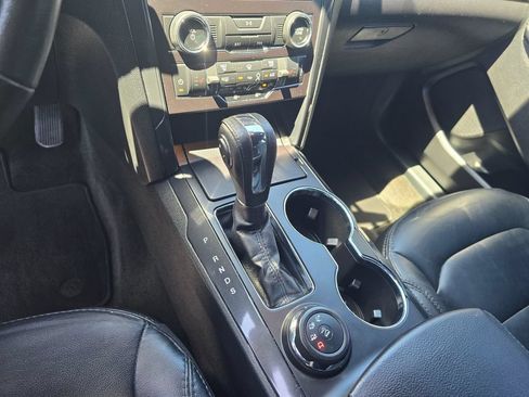 Used 2018 Ford Explorer XLT w/ Equipment Group 202A AWD/4WD image 25
