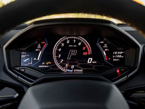 Used 2022 Lamborghini Huracan EVO RWD image 17