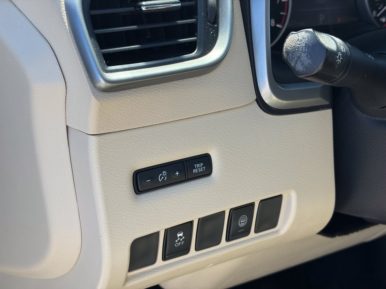 Used 2023 Nissan Murano SV FWD image 8
