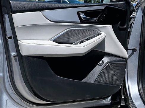 Used 2023 Acura MDX SH-AWD w/ Technology Package image 26