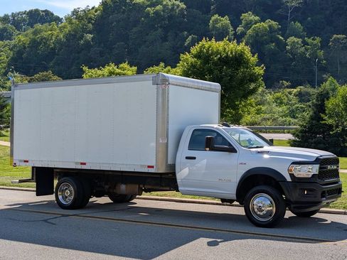 Used 2022 RAM 4500 Tradesman RWD image 3