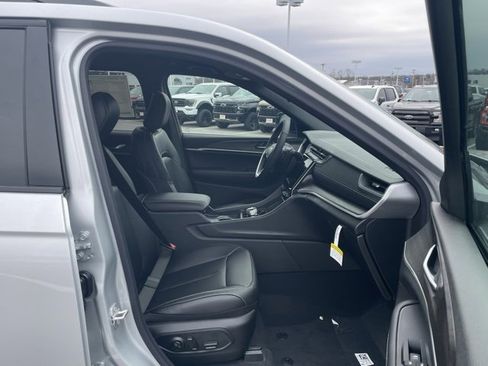 New 2025 Jeep Grand Cherokee Limited image 42