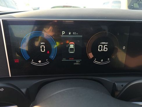 Used 2025 Hyundai Venue SEL image 5