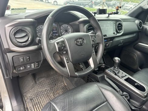 Used 2023 Toyota Tacoma TRD Off-Road w/ TRD Premium Off Road Package AWD/4WD image 18