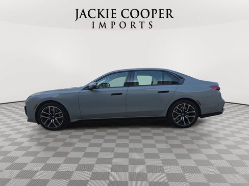 Used 2024 BMW 760i xDrive w/ Premium Package AWD/4WD image 8