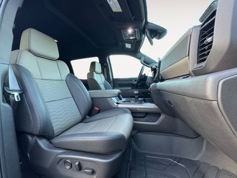 Used 2025 Chevrolet Silverado 1500 ZR2 image 15