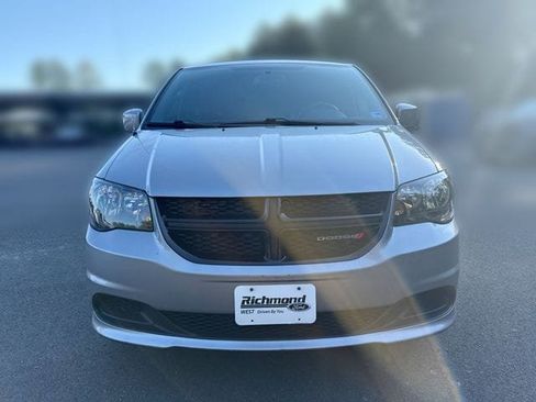 Used 2016 Dodge Grand Caravan SE FWD image 3