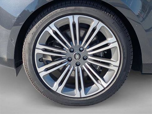 New 2025 Land Rover Range Rover Long Wheelbase SE AWD/4WD image 10