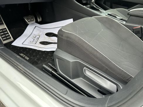 Used 2025 Volkswagen Jetta Sport FWD image 15