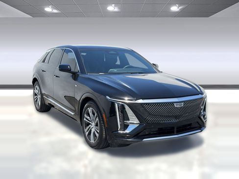 Certified 2024 Cadillac Lyriq Tech w/ Driver Assist Package AWD/4WD image 6