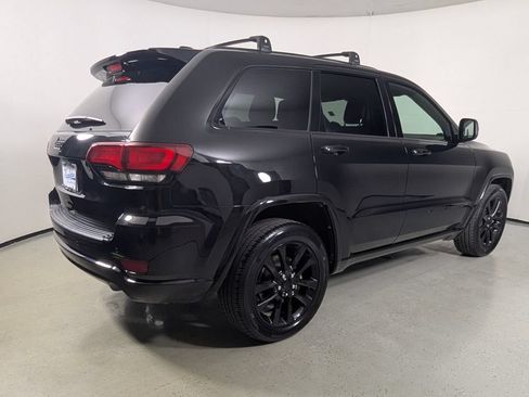Used 2022 Jeep Grand Cherokee Laredo X RWD image 8