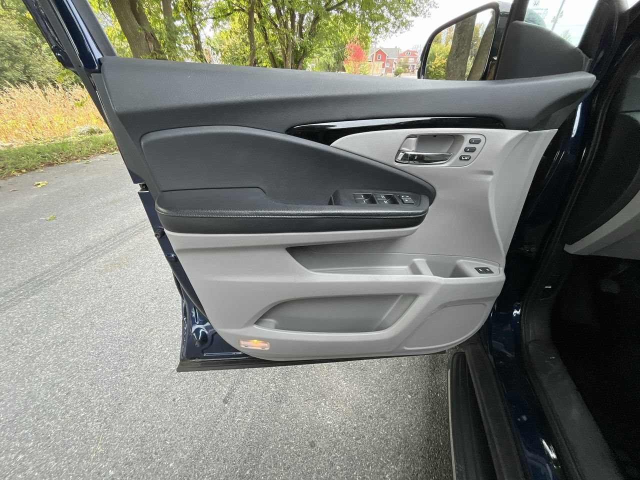 Used 2018 Honda Pilot Touring image 3