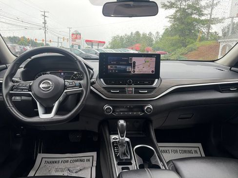 Used 2025 Nissan Altima 2.5 SL FWD image 13