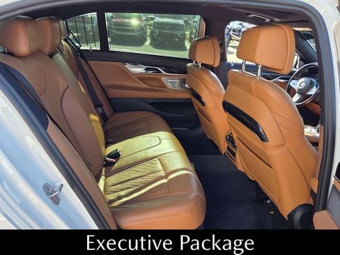 Used 2021 BMW 750i xDrive w/ Executive Package image 18