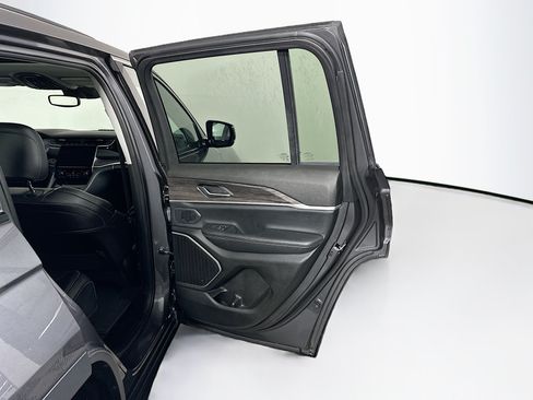 Used 2023 Jeep Grand Cherokee 4WD 4xe image 32