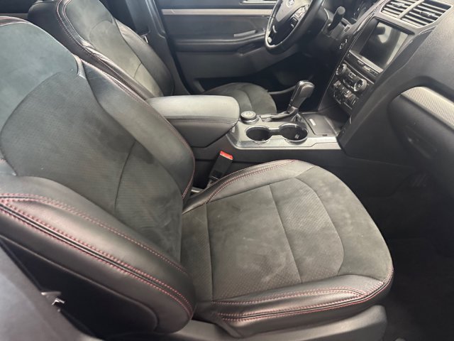 Used 2018 Ford Explorer XLT w/ Equipment Group 202A AWD/4WD image 4