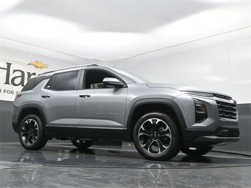 New 2026 Chevrolet Equinox LT image 2