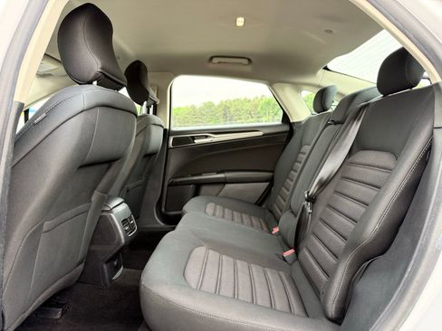 Used 2019 Ford Fusion SE FWD image 13