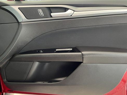 Used 2016 Ford Fusion SE image 16