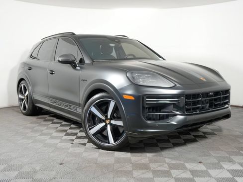 Certified 2024 Porsche Cayenne Turbo AWD/4WD image 9