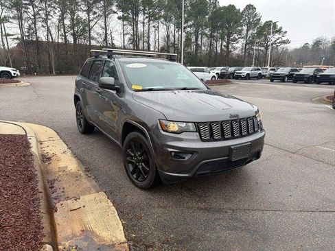 Used 2019 Jeep Grand Cherokee Altitude image 8