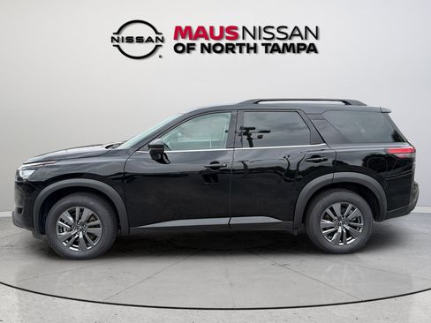 Certified 2024 Nissan Pathfinder SV FWD image 5