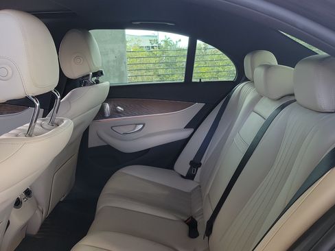 Used 2022 Mercedes-Benz E 350 Sedan image 9