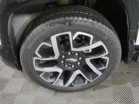 Used 2025 Chevrolet Silverado EV RST AWD/4WD image 9