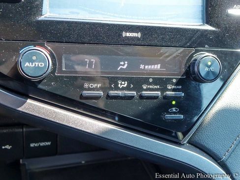 Used 2020 Toyota Camry SE FWD image 17