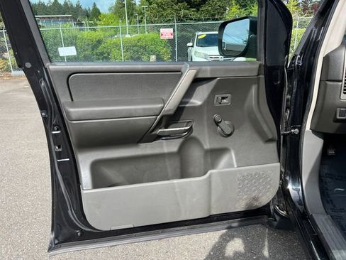Used 2005 Nissan Titan XE w/ (W02) Preferred Pkg AWD/4WD image 16