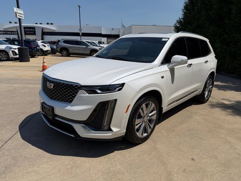 Used 2023 Cadillac XT6 Premium Luxury w/ Technology Package AWD/4WD image 7