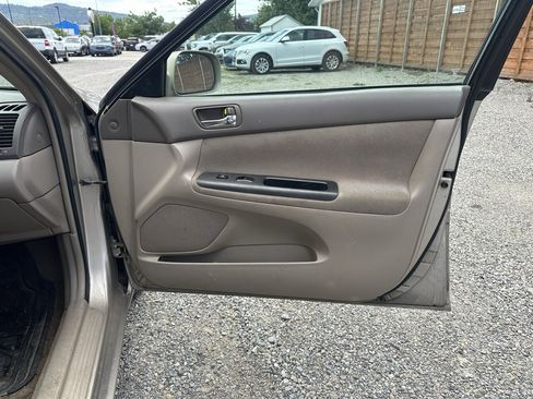 Used 2005 Toyota Camry LE FWD image 13