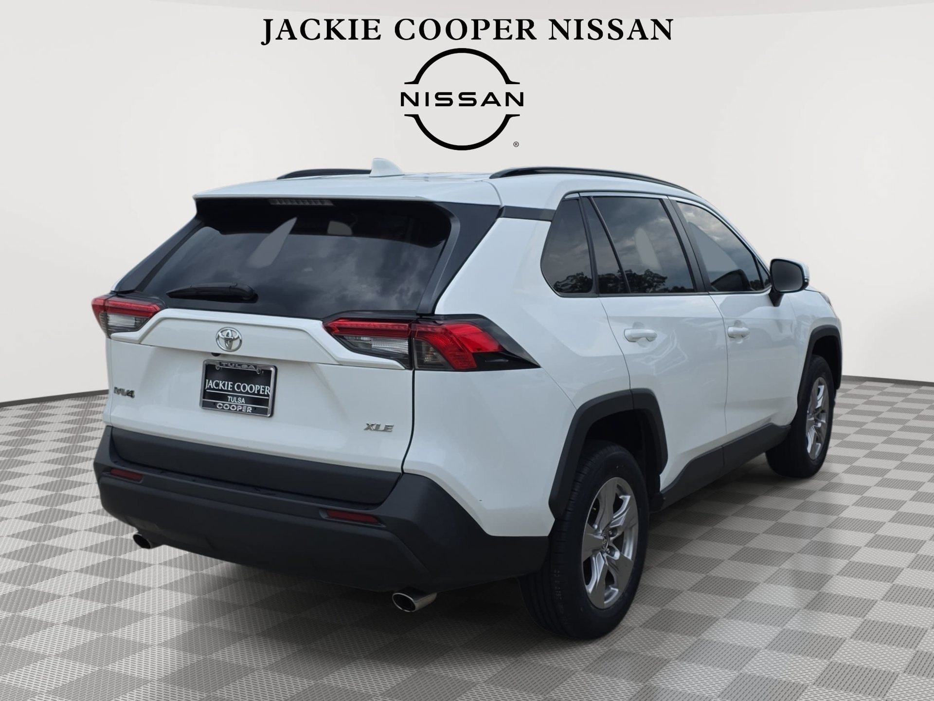 Used 2023 Toyota RAV4 XLE w/ Convenience Package FWD image 5