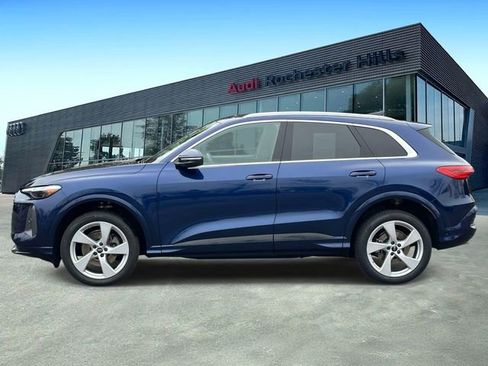 Certified 2025 Audi Q5 Premium Plus w/ Premium Plus AWD/4WD image 2