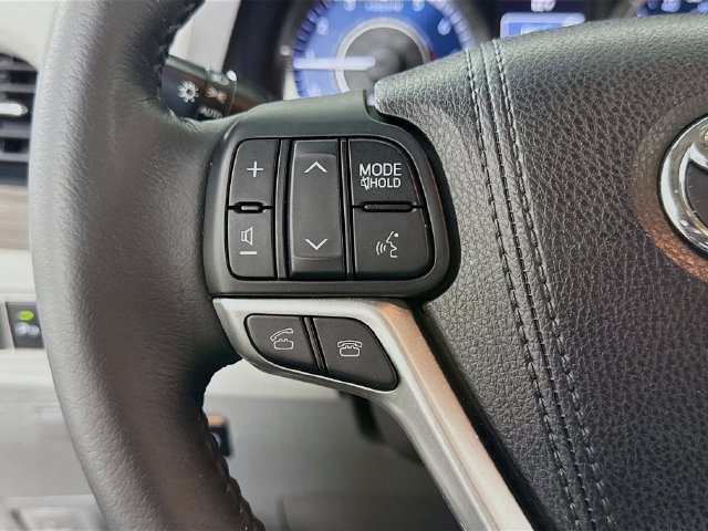Used 2016 Toyota Sienna XLE w/ XLE Navigation Package FWD image 13