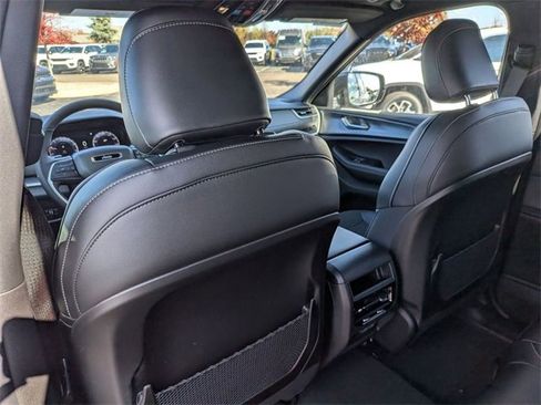 New 2025 Jeep Grand Cherokee Altitude image 27