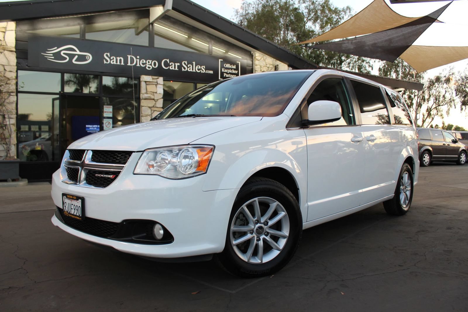Used 2019 Dodge Grand Caravan SXT FWD image 1