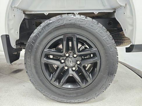 Used 2022 Chevrolet Silverado 1500 Custom Trail Boss AWD/4WD image 19